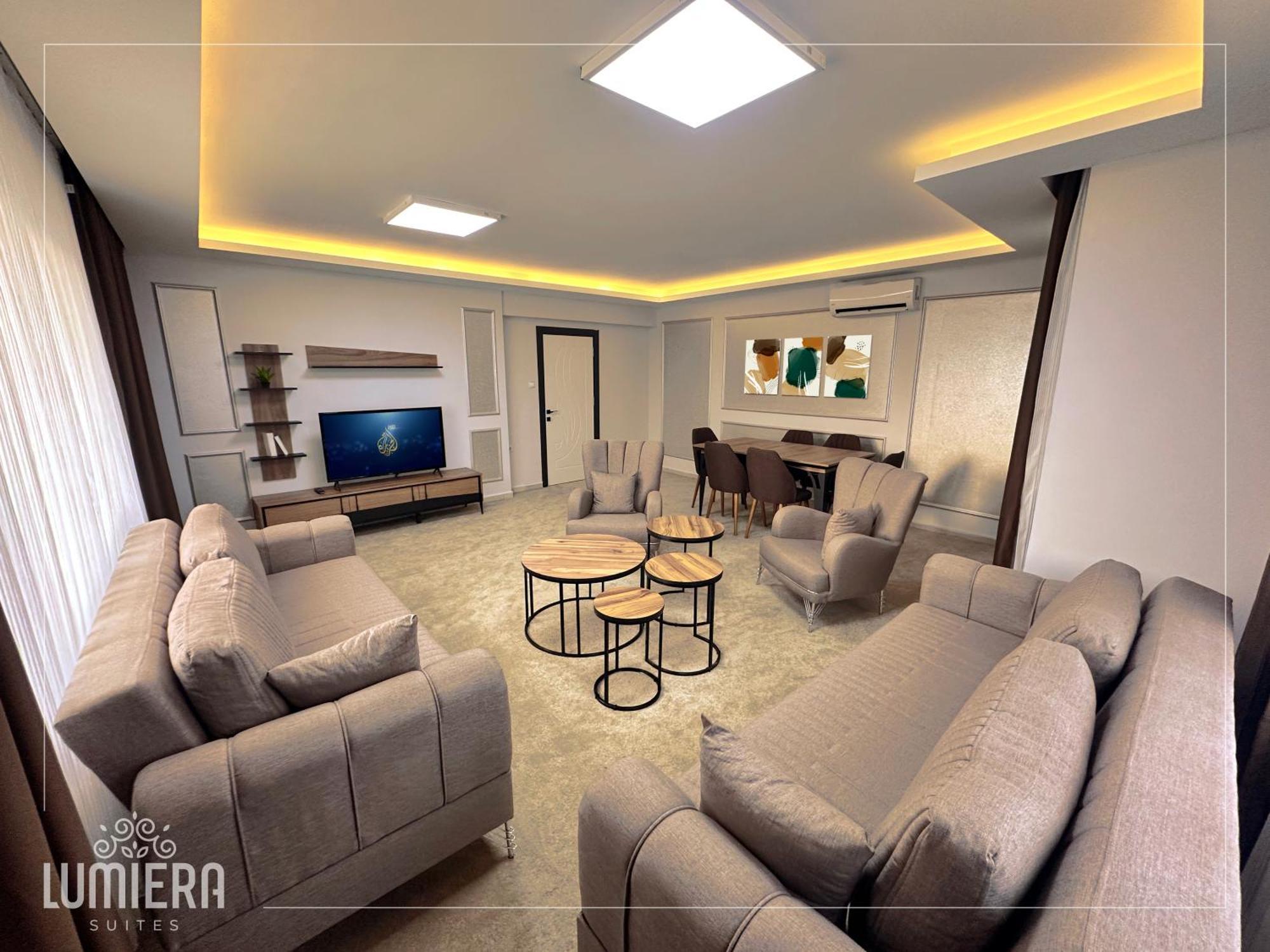 Lumiera Apartment *